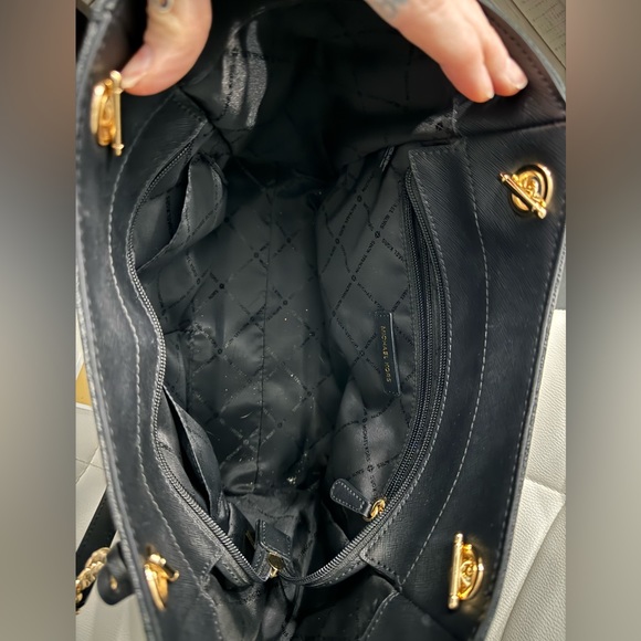 Michael kors purse - Picture 2 of 4